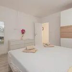 Rural Olive Krka- 4 Bedrooms, 3 Bathrooms, Private Pool, Park Krka 10 Min
