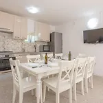 别墅 Rural Olive Krka- 4 Bedrooms, 3 Bathrooms, Private Pool, Park Krka 10 Min *
