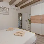 Rural Olive Krka- 4 Bedrooms, 3 Bathrooms, Private Pool, Park Krka 10 Min 别墅