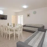Rural Olive Krka- 4 Bedrooms, 3 Bathrooms, Private Pool, Park Krka 10 Min * Ljubotic