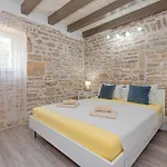 别墅 Rural Olive Krka- 4 Bedrooms, 3 Bathrooms, Private Pool, Park Krka 10 Min