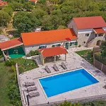 Rural Olive Krka- 4 Bedrooms, 3 Bathrooms, Private Pool, Park Krka 10 Min 别墅 *