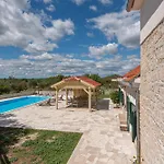 别墅 Rural Olive Krka- 4 Bedrooms, 3 Bathrooms, Private Pool, Park Krka 10 Min *