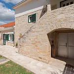 Rural Olive Krka- 4 Bedrooms, 3 Bathrooms, Private Pool, Park Krka 10 Min Ljubotic