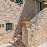 Rural Olive Krka- 4 Bedrooms, 3 Bathrooms, Private Pool, Park Krka 10 Min 别墅 Ljubotic