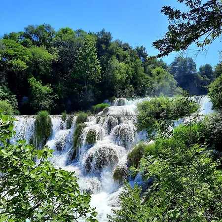Rural Olive Krka- 4 Bedrooms, 3 Bathrooms, Private Pool, Park Krka 10 Min *