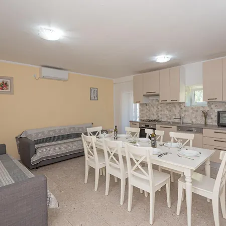 Rural Olive Krka- 4 Bedrooms, 3 Bathrooms, Private Pool, Park Krka 10 Min 别墅