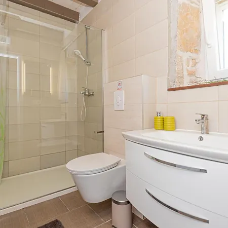 Villa Rural Olive Krka- 4 Bedrooms, 3 Bathrooms, Private Pool, Park Krka 10 Min