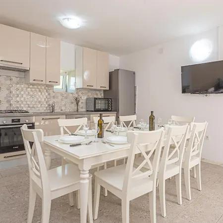 Villa Rural Olive Krka- 4 Bedrooms, 3 Bathrooms, Private Pool, Park Krka 10 Min *