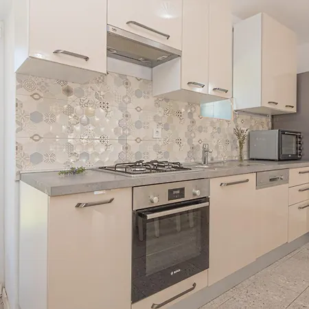 Villa Rural Olive Krka: Poolside Retreat Near Krka Park Ljubotic