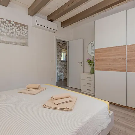 Rural Olive Krka- 4 Bedrooms, 3 Bathrooms, Private Pool, Park Krka 10 Min Villa