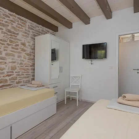 Rural Olive Krka- 4 Bedrooms, 3 Bathrooms, Private Pool, Park Krka 10 Min Ljubotic