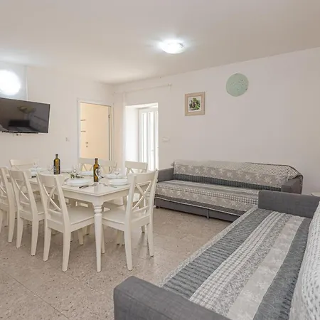 Rural Olive Krka- 4 Bedrooms, 3 Bathrooms, Private Pool, Park Krka 10 Min * Ljubotic