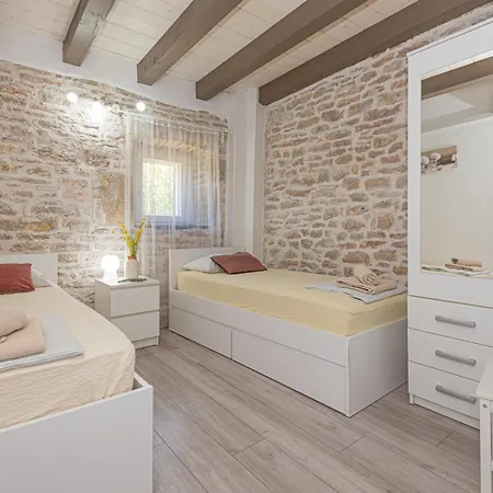 Rural Olive Krka- 4 Bedrooms, 3 Bathrooms, Private Pool, Park Krka 10 Min Villa