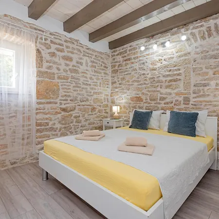 Villa Rural Olive Krka- 4 Bedrooms, 3 Bathrooms, Private Pool, Park Krka 10 Min