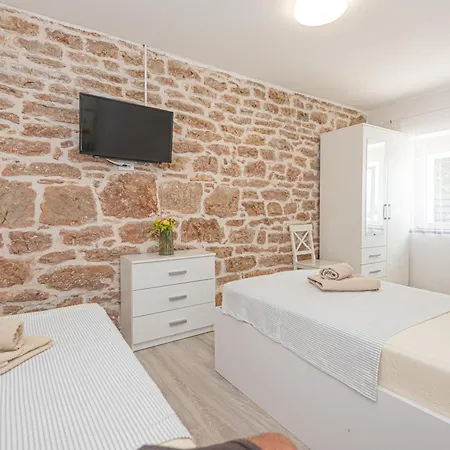 Villa Rural Olive Krka- 4 Bedrooms, 3 Bathrooms, Private Pool, Park Krka 10 Min Ljubotic