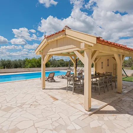 Rural Olive Krka- 4 Bedrooms, 3 Bathrooms, Private Pool, Park Krka 10 Min * Ljubotic