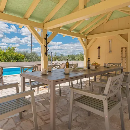 Villa Rural Olive Krka- 4 Bedrooms, 3 Bathrooms, Private Pool, Park Krka 10 Min