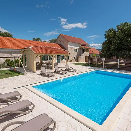 Villa Rural Olive Krka- 4 Bedrooms, 3 Bathrooms, Private Pool, Park Krka 10 Min