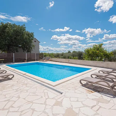 Villa Rural Olive Krka- 4 Bedrooms, 3 Bathrooms, Private Pool, Park Krka 10 Min Ljubotic