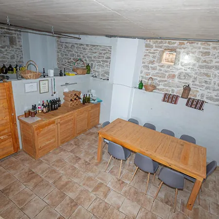 Rural Olive Krka- 4 Bedrooms, 3 Bathrooms, Private Pool, Park Krka 10 Min