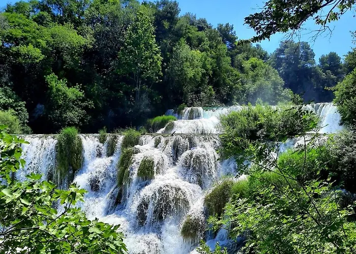 Rural Olive Krka- 4 Bedrooms, 3 Bathrooms, Private Pool, Park Krka 10 Min *