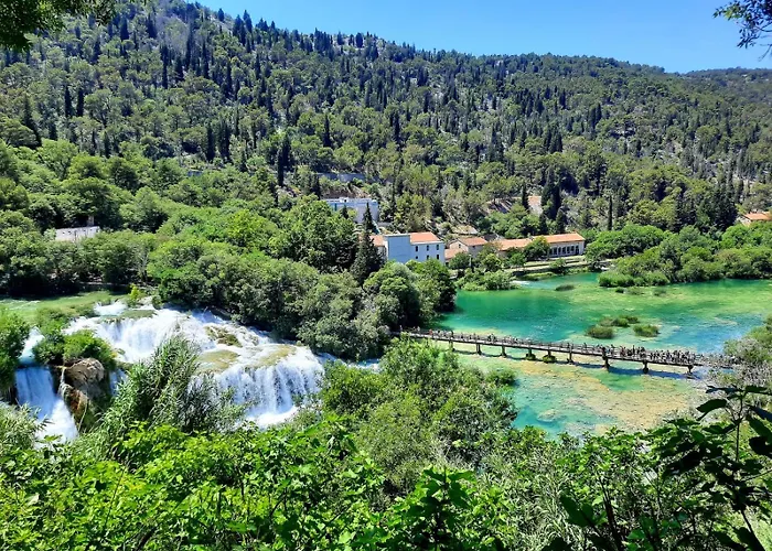 וילה Rural Olive Krka- 4 Bedrooms, 3 Bathrooms, Private Pool, Park Krka 10 Min *