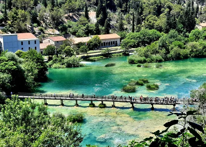 Rural Olive Krka- 4 Bedrooms, 3 Bathrooms, Private Pool, Park Krka 10 Min וילה