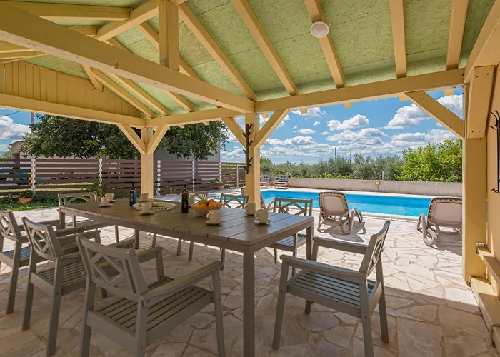 וילה Rural Olive Krka- 4 Bedrooms, 3 Bathrooms, Private Pool, Park Krka 10 Min Ljubotic