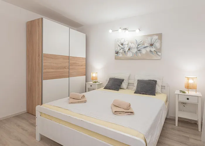 וילה Rural Olive Krka- 4 Bedrooms, 3 Bathrooms, Private Pool, Park Krka 10 Min