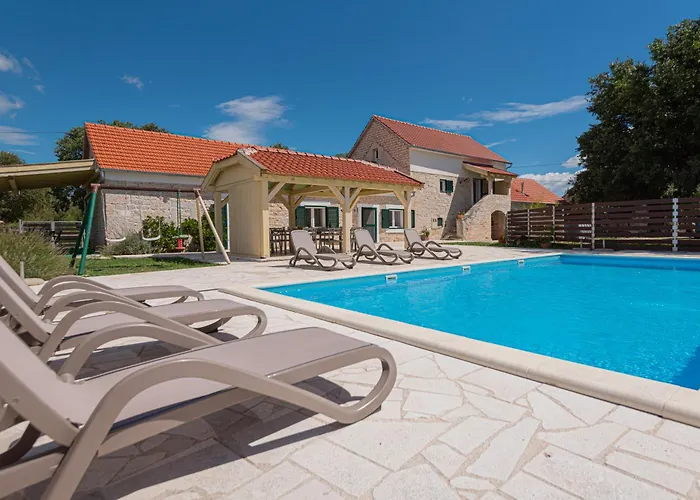 וילה Rural Olive Krka- 4 Bedrooms, 3 Bathrooms, Private Pool, Park Krka 10 Min Ljubotic