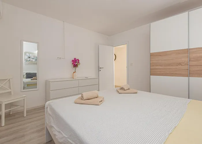 Rural Olive Krka- 4 Bedrooms, 3 Bathrooms, Private Pool, Park Krka 10 Min