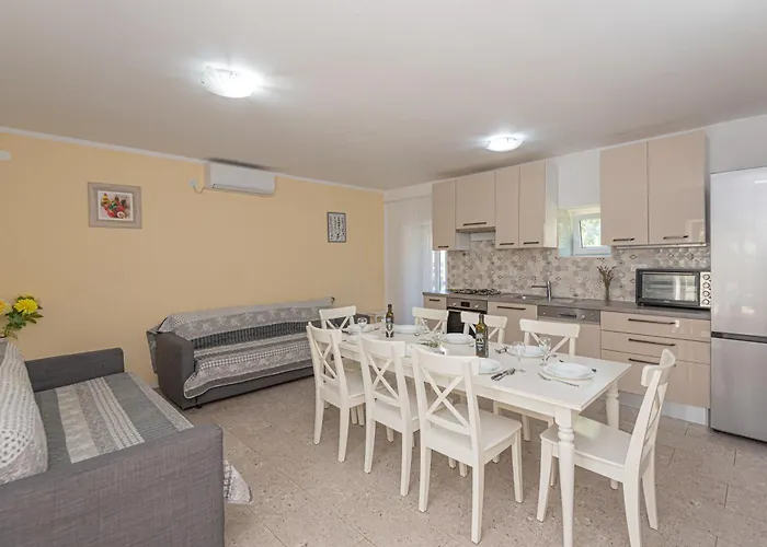 Rural Olive Krka- 4 Bedrooms, 3 Bathrooms, Private Pool, Park Krka 10 Min וילה