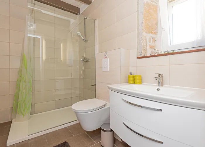 וילה Rural Olive Krka- 4 Bedrooms, 3 Bathrooms, Private Pool, Park Krka 10 Min