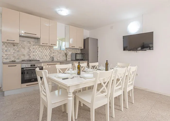 וילה Rural Olive Krka- 4 Bedrooms, 3 Bathrooms, Private Pool, Park Krka 10 Min *