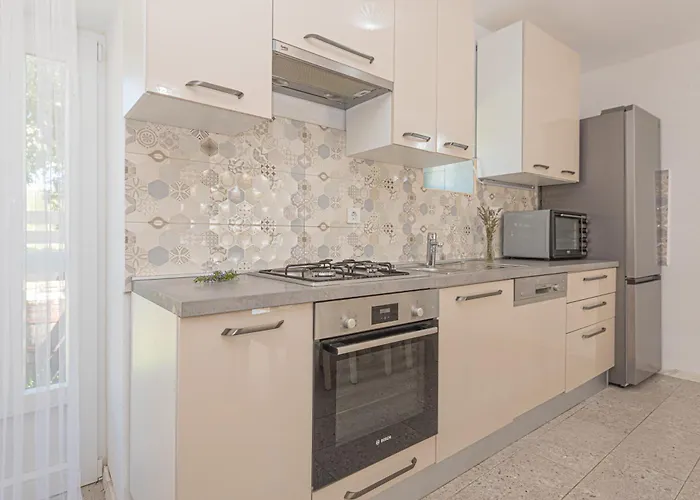 וילה Rural Olive Krka- 4 Bedrooms, 3 Bathrooms, Private Pool, Park Krka 10 Min Ljubotic