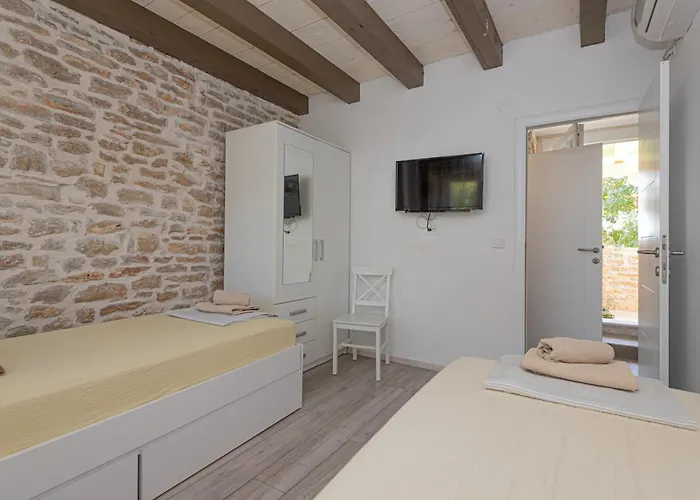 Rural Olive Krka- 4 Bedrooms, 3 Bathrooms, Private Pool, Park Krka 10 Min Ljubotic