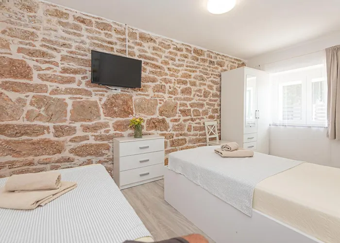 וילה Rural Olive Krka- 4 Bedrooms, 3 Bathrooms, Private Pool, Park Krka 10 Min Ljubotic