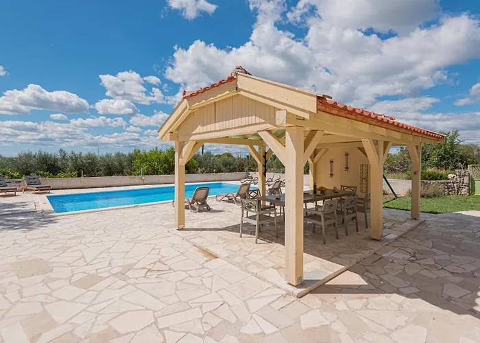 Rural Olive Krka- 4 Bedrooms, 3 Bathrooms, Private Pool, Park Krka 10 Min * Ljubotic