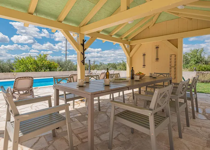 וילה Rural Olive Krka- 4 Bedrooms, 3 Bathrooms, Private Pool, Park Krka 10 Min