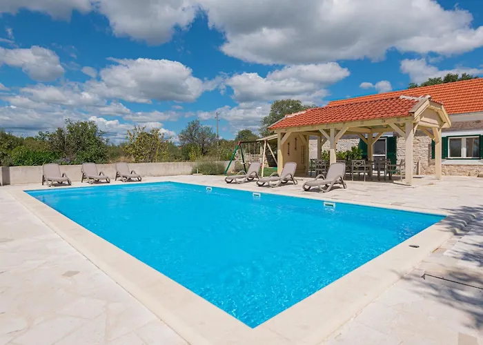 Rural Olive Krka- 4 Bedrooms, 3 Bathrooms, Private Pool, Park Krka 10 Min