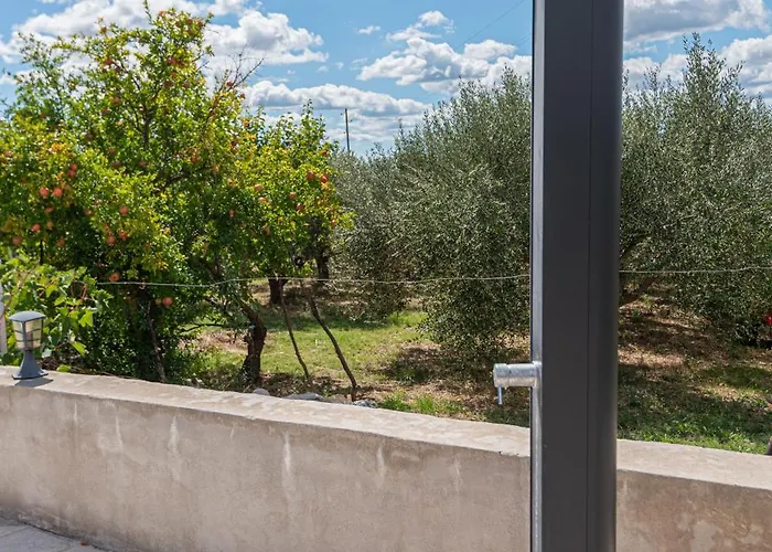 Rural Olive Krka- 4 Bedrooms, 3 Bathrooms, Private Pool, Park Krka 10 Min וילה Ljubotic