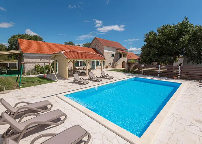 וילה Rural Olive Krka- 4 Bedrooms, 3 Bathrooms, Private Pool, Park Krka 10 Min