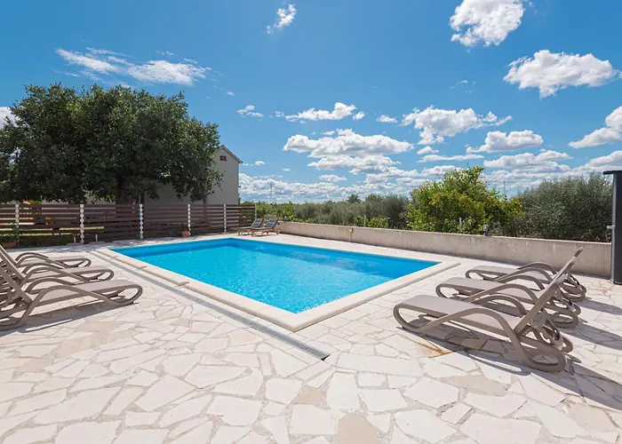וילה Rural Olive Krka- 4 Bedrooms, 3 Bathrooms, Private Pool, Park Krka 10 Min Ljubotic