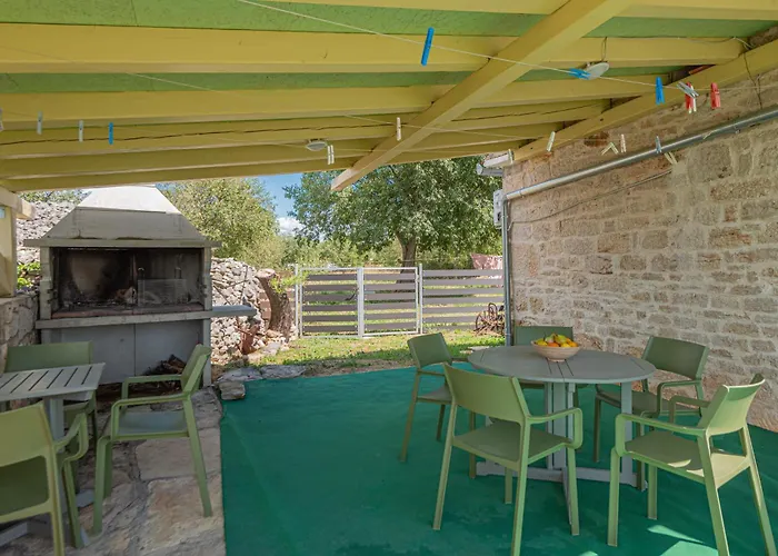 Rural Olive Krka- 4 Bedrooms, 3 Bathrooms, Private Pool, Park Krka 10 Min וילה