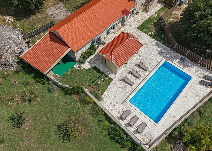 וילה Rural Olive Krka- 4 Bedrooms, 3 Bathrooms, Private Pool, Park Krka 10 Min Ljubotic