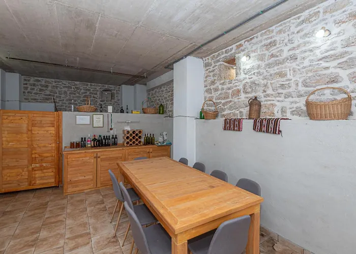 וילה Rural Olive Krka- 4 Bedrooms, 3 Bathrooms, Private Pool, Park Krka 10 Min *